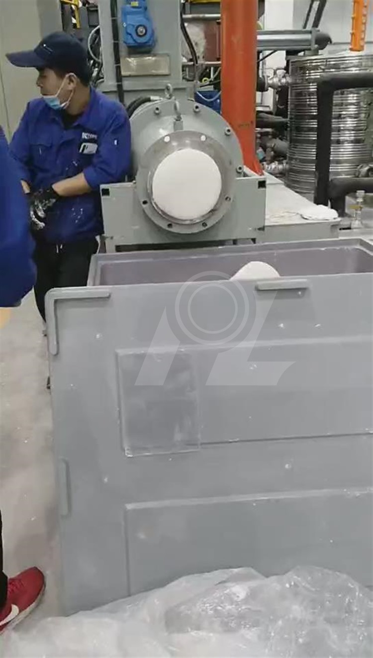 2，上料，捏合精煉